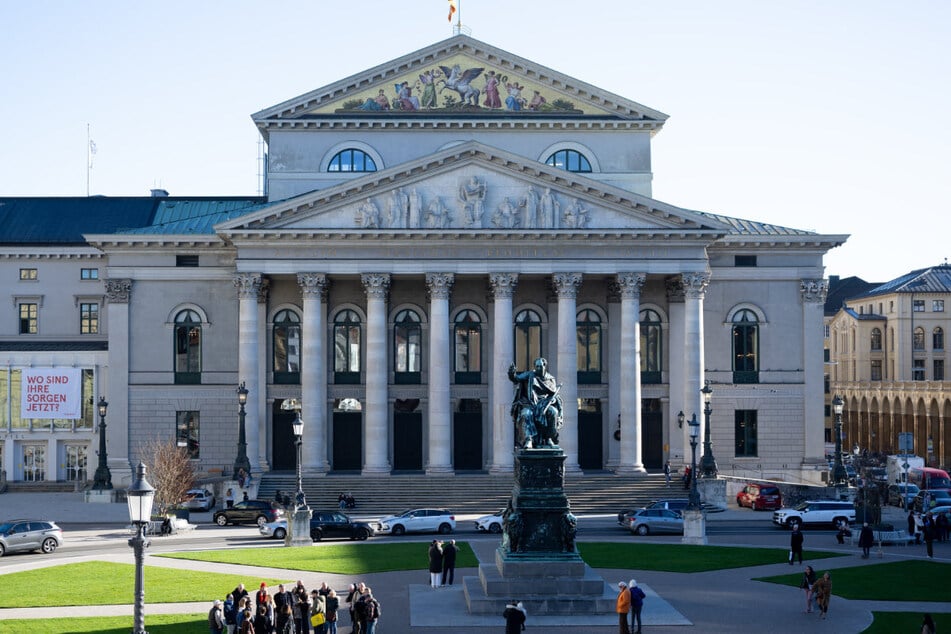 Beim Bühnendinner der Bayerischen Staatsoper versprach Landesvater Söder, den kulturellen Bereich nicht finanziell beschneiden zu wollen.