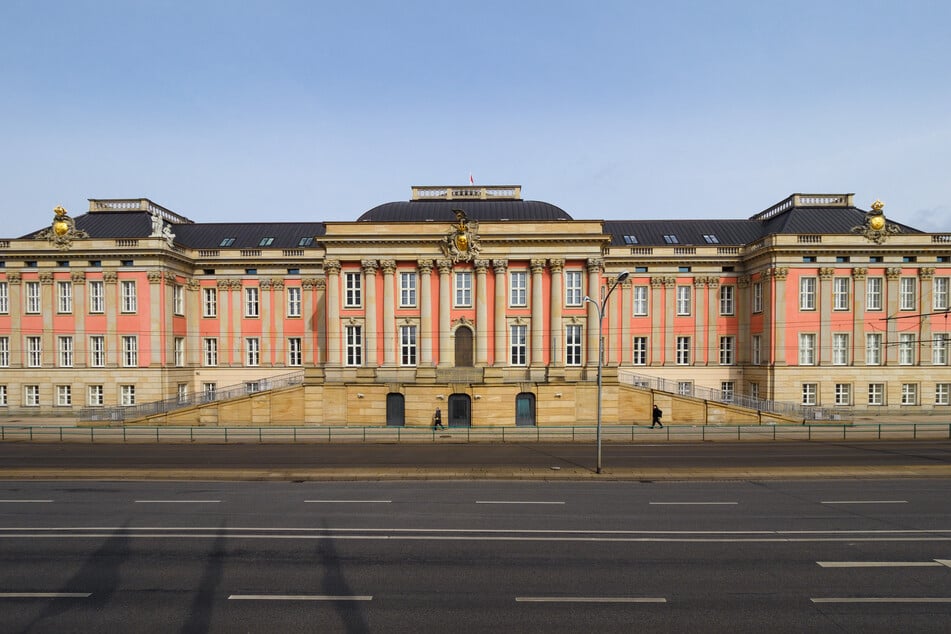 Ist der Brandenburger Landtag in Potsdam ein sicherer Ort für Kinder?