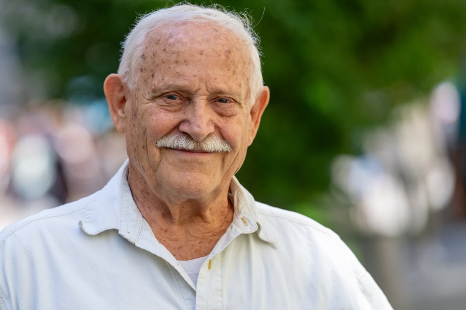 Mit Hilfe von Bruno Schmaus (79) gelangen der Polizei bereits vier Festnahmen. In einem fünften Fall scheiterte die Festnahme daran, dass der Verdächtige die richtige Adresse nicht fand.