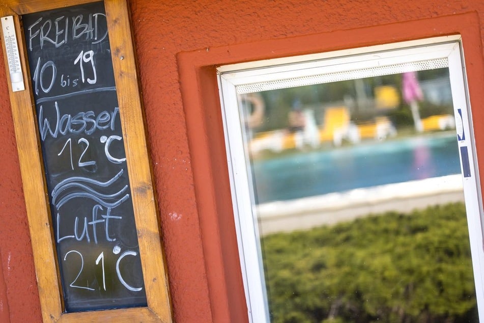 In dieser Woche lädt das Wetter eher weniger zu einem Freibad-Besuch ein. (Symbolfoto)