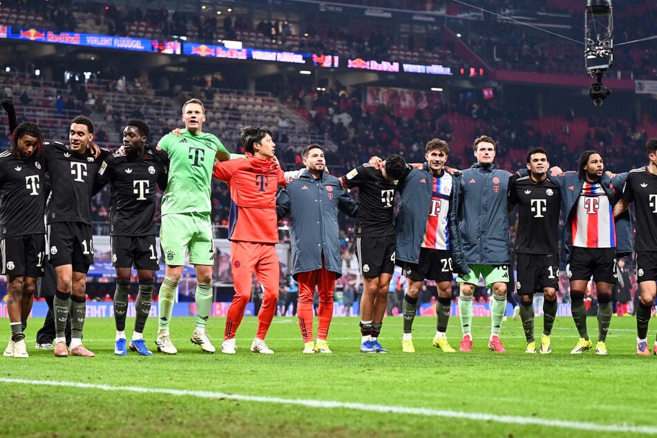 Das Team ist ebenfalls begeistert von dem fast 40 Jahre alten Torhüter.