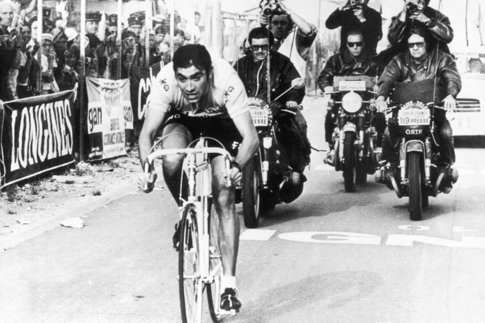 Der Belgier Eddie Merckx gilt als einer der größten Rennradfahrer aller Zeiten. (Archivbild von 1970)