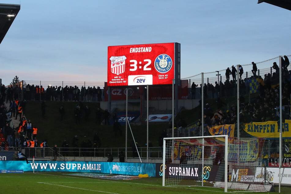 Der FSV Zwickau gewann in letzter Minute gegen Lok Leipzig - das machte die Gäste offenbar so wütend, dass es zu Ausschreitungen kam.