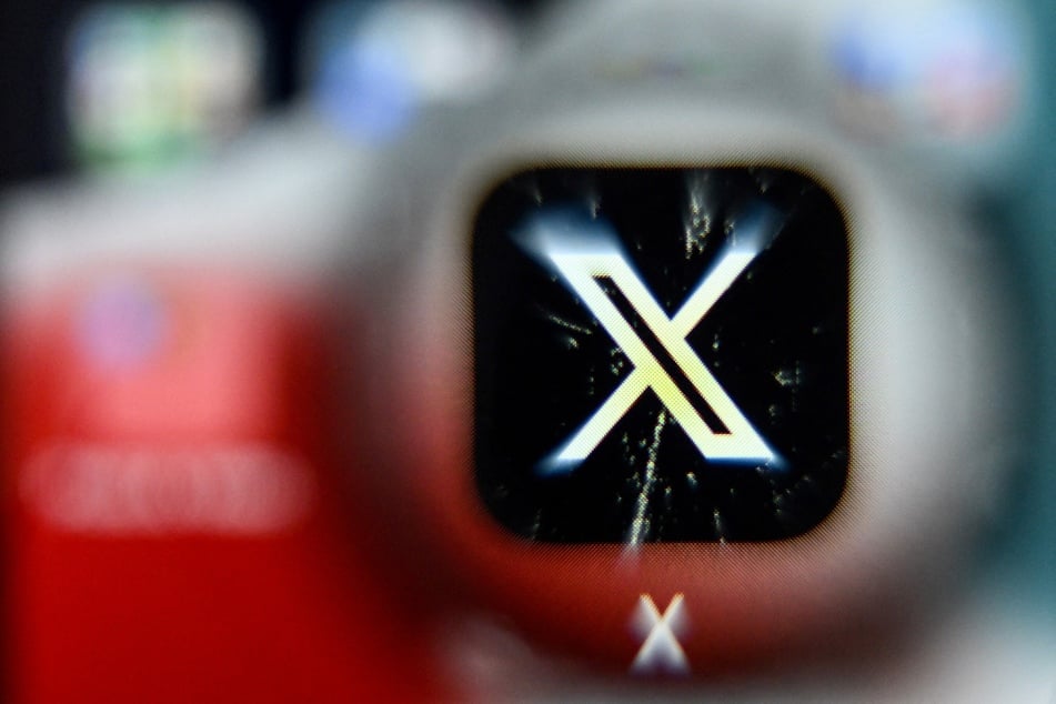 X crashes for thousands of users again in latest global outage
