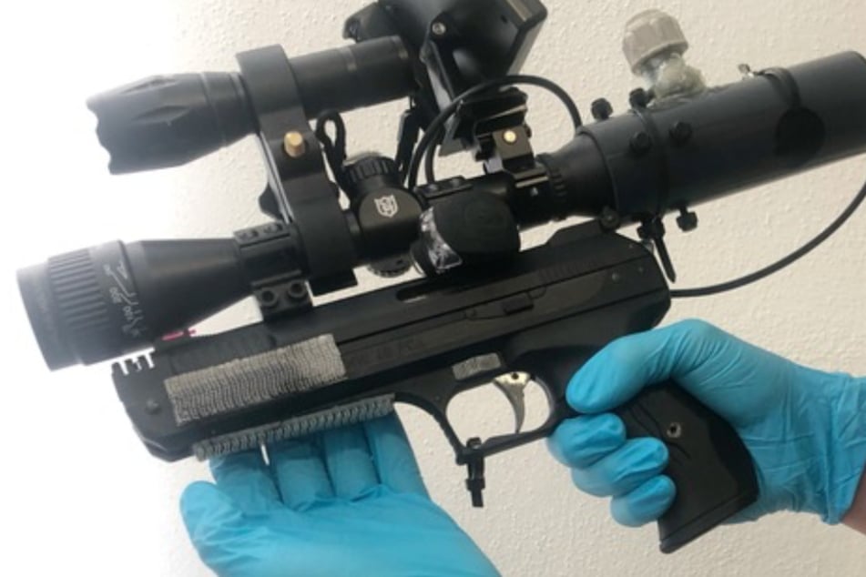 Mit dieser Waffe war der Mann unterwegs.