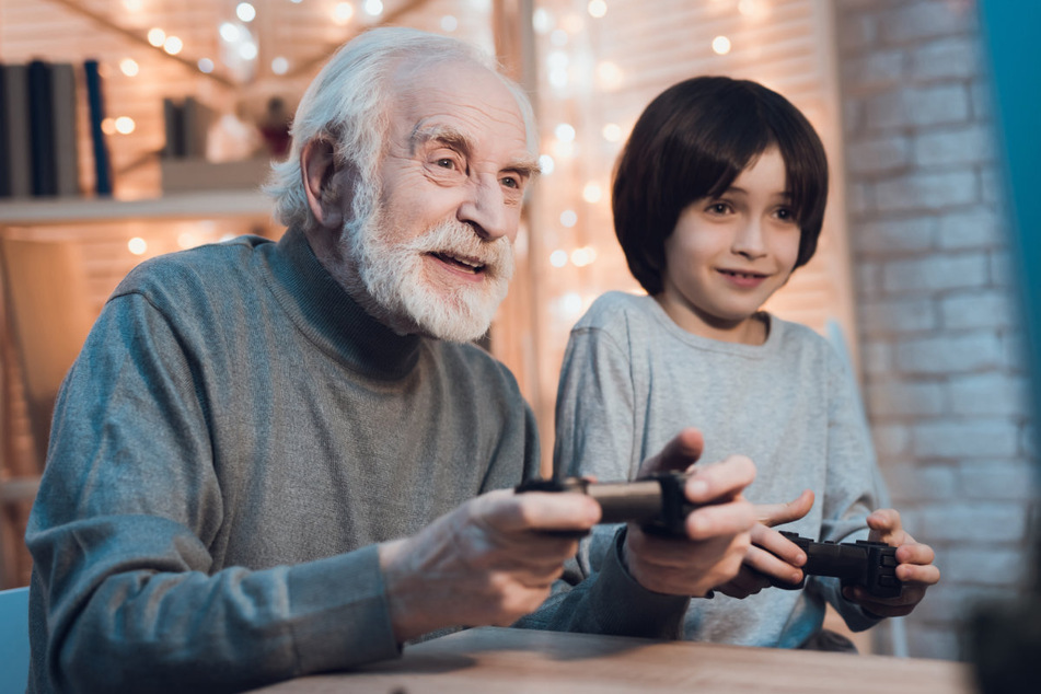 Keine Frage des Alters (mehr): Gaming begeistert generationsübergreifend die Menschen. Egal ob per Handy, PC oder Konsole.