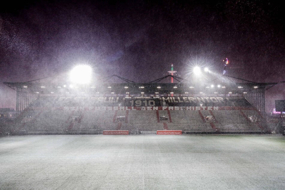 Das Testspiel gegen Werder Bremen findet statt. Zuschauern wird die Möglichkeit einer Erstattung bei Nicht-Erscheinen gegeben.