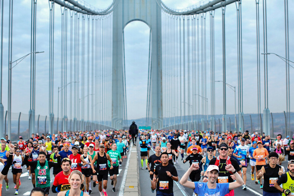 Die Masse der Läuferinnen und Läufer sorgt beim New York Marathon immer wieder für atemberaubende Bilder.