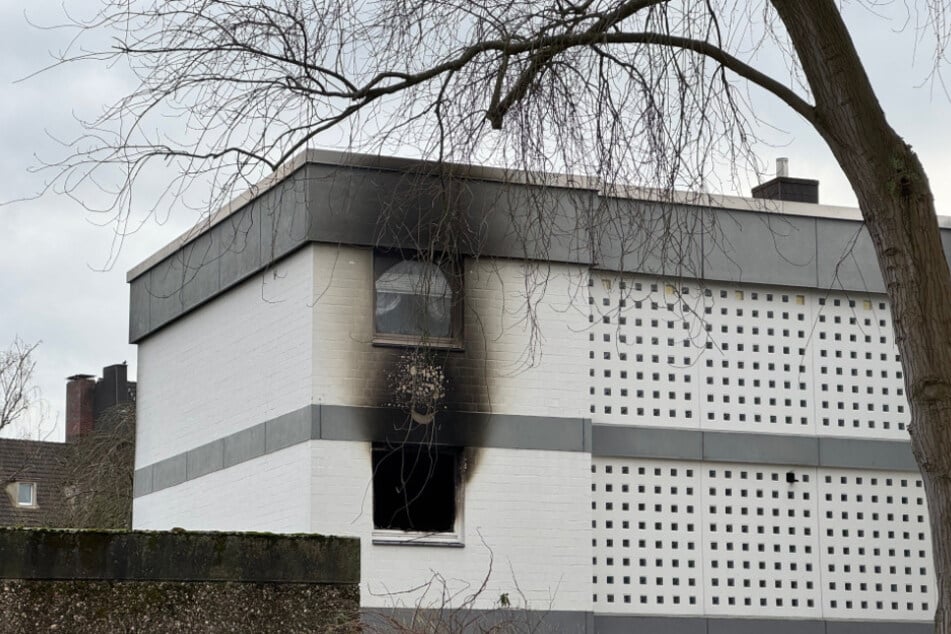 In dem betroffenen Wohnhaus in Köln-Holweide kam es am Donnerstag zu einem heftigen Brand.