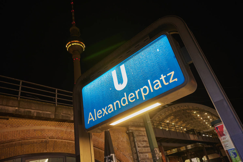 Der Betrunkene ist am Alexanderplatz aufgegriffen worden. (Archivfoto)