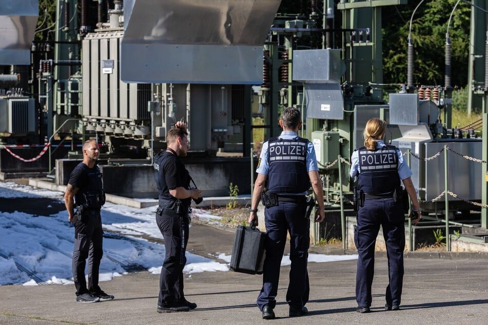 Die Polizei untersuchte am Montagmorgen den Tatort.