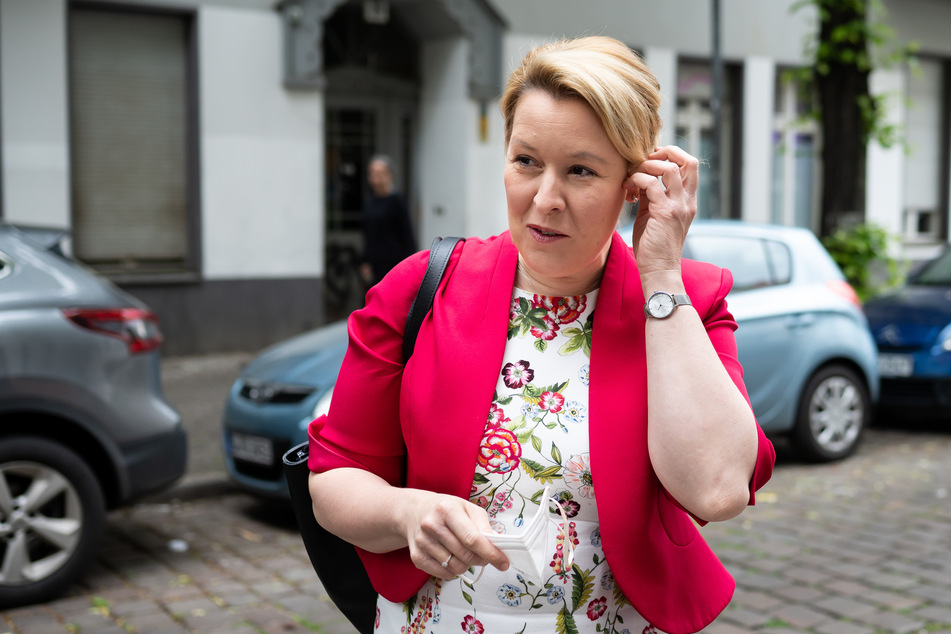 Franziska Giffey (43, SPD) will Berliner Lehrer und Lehrerinnen wieder verbeamten.