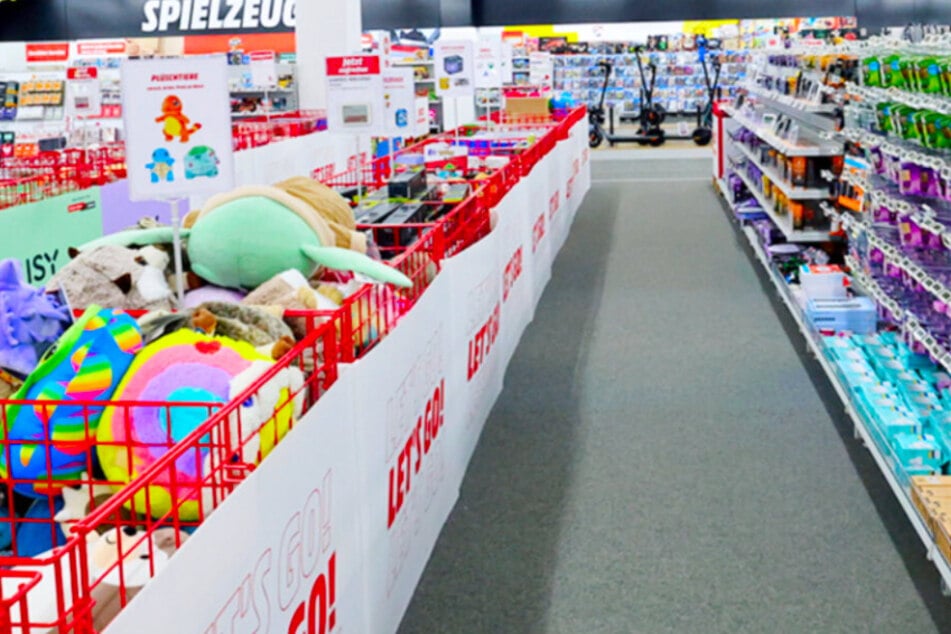 Zeugnis bei MediaMarkt und Saturn vorzeigen und pro Einser oder Zweier je 1 Euro bekommen.