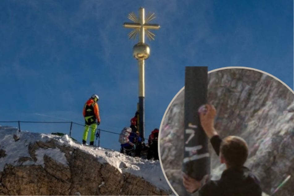 "Oida, euer Ernst?!": Sticker-Sünder bekleben frisch restauriertes Zugspitzkreuz