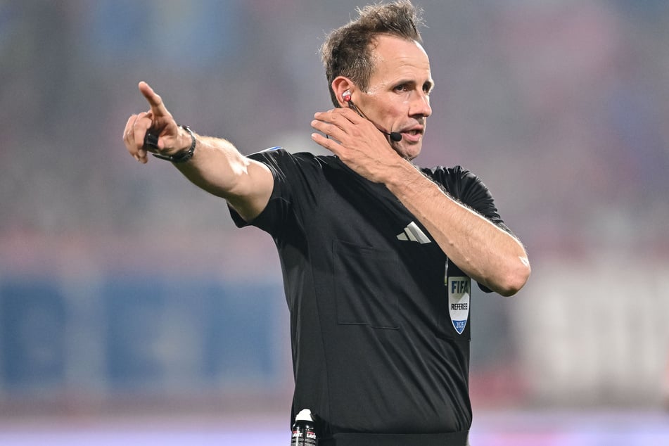 Sascha Stegemann (40) leitet das Nordderby zwischen dem Hamburger SV und Werder Bremen.