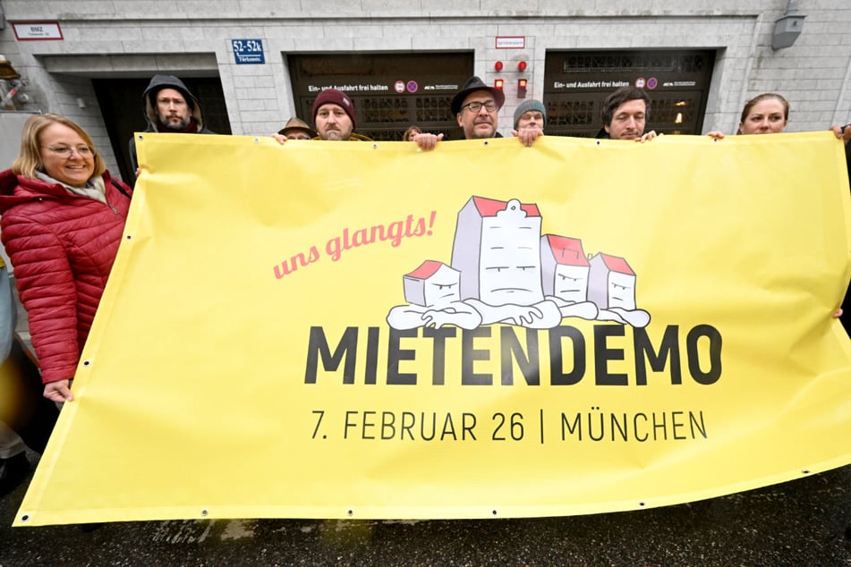 Die Aktion wurde vor wenigen Wochen in der Türkenstraße, durch die die Demonstration auch führen wird, bereits angekündigt.