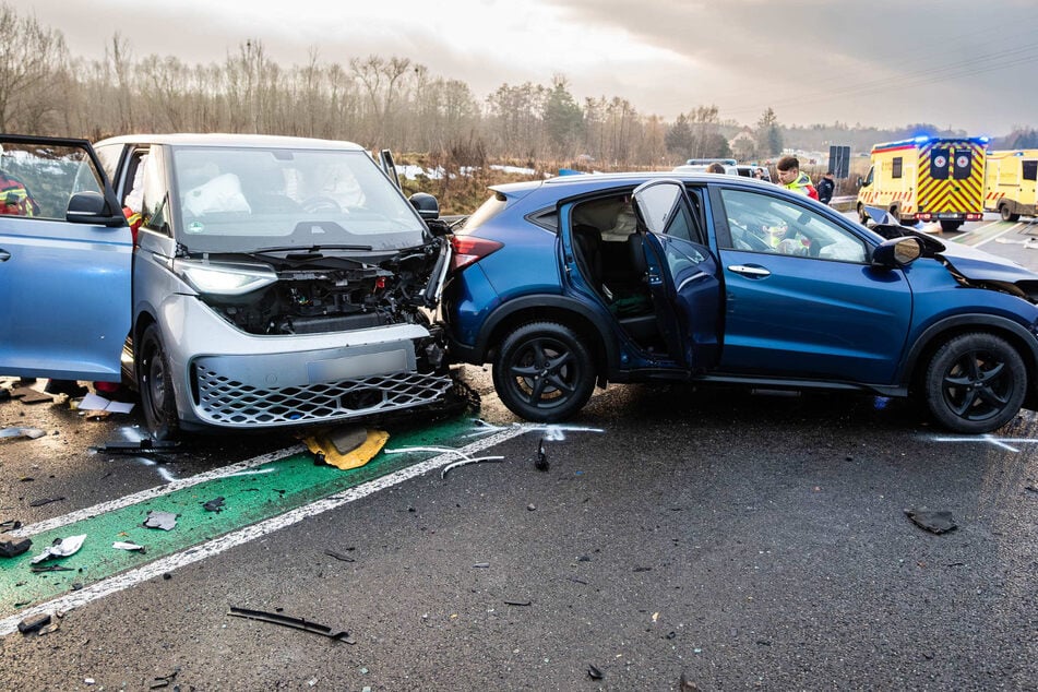 Schwerverletzter nach heftigem Verkehrsunfall bei Radeberg