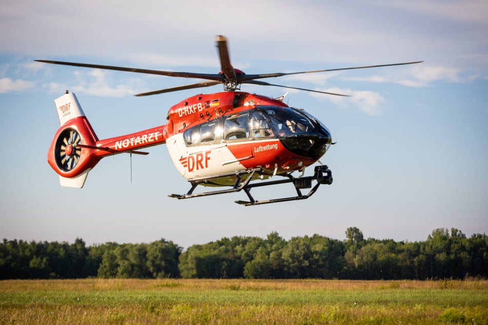 Der 20-Jährige musste per Rettungshubschrauber zur Behandlung in ein Krankenhaus nach Bielefeld gebracht werden. (Symbolbild)
