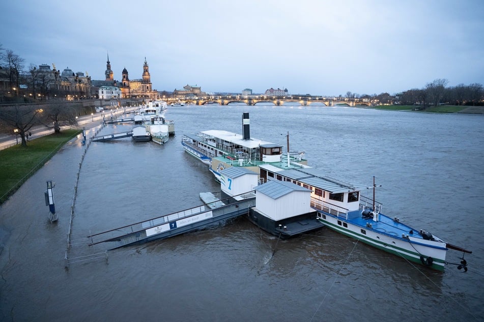 Die vergangenen Hochwasser haben in Dresden zu starken Zerstörungen geführt, die bis heute nicht vollständig behoben werden konnten.
