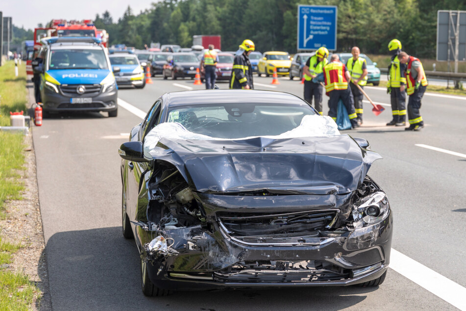 Unfall A72: Crash auf A72: Volvo-Fahrer kracht in Skoda, zwei Verletzte