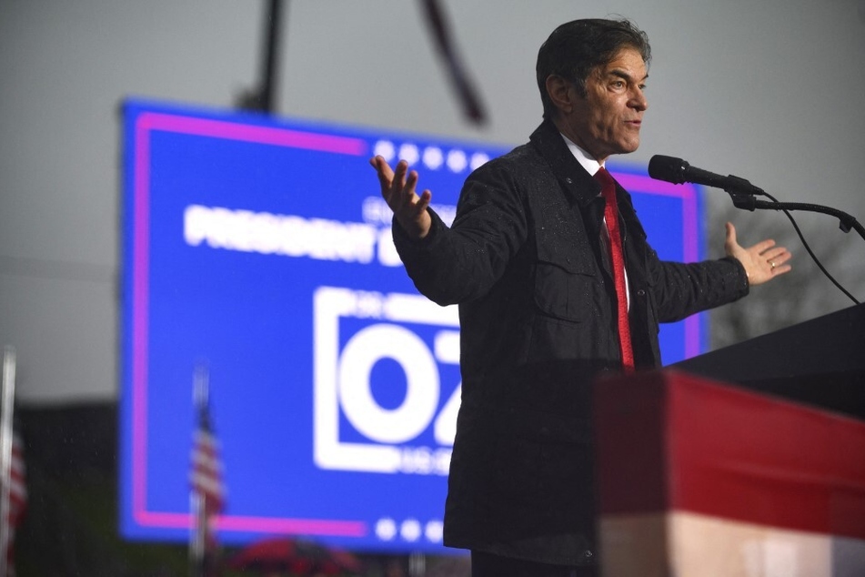 Dr. Oz speaking at a rally organized by ex-President Donald Trump.