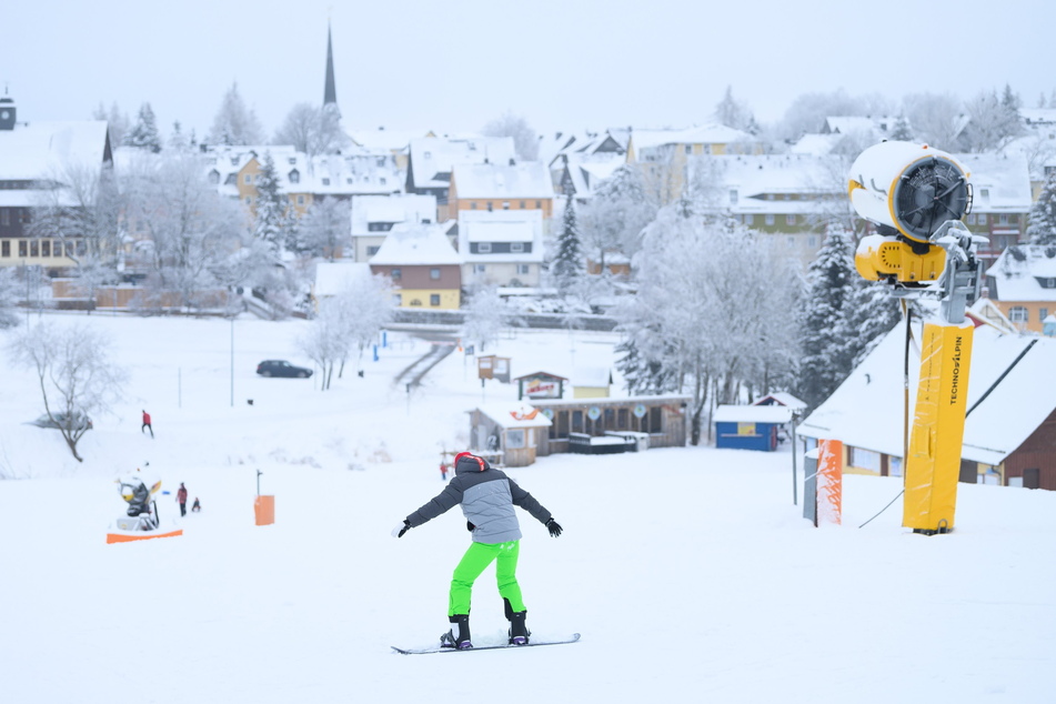 Endlich wieder zum Schneespaß ins Erzgebirge: Fällt die 15-Kilometer-Regel?