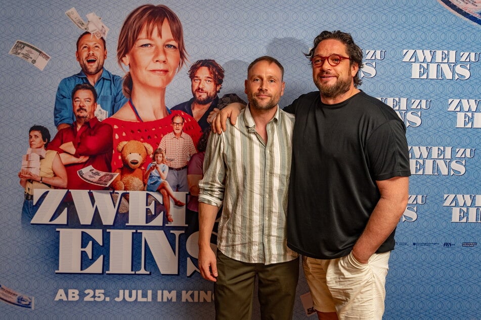 Die "Zwei zu Eins"-Schauspieler Max Riemelt (l.) und Ronald Zehrfeld vor der Premiere im Rundkino.
