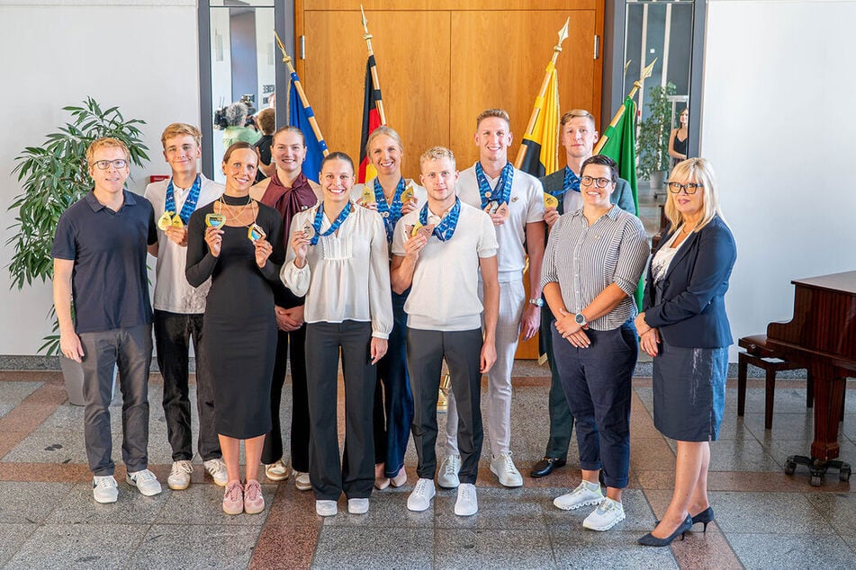 Die Schwimmer vom SC Magdeburg durften sich im Goldenen Buch verewigen.
