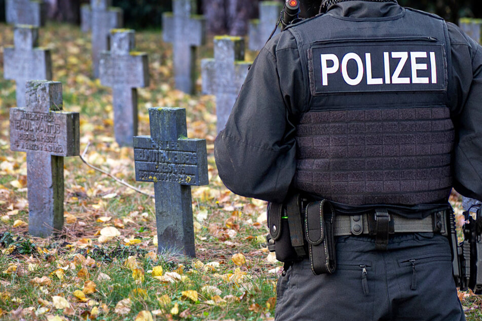 Nach einer blutigen Messerattacke auf dem städtischen Friedhof in Germersheim ermittelt die Kriminalpolizei - die Beamten suchen dringend Zeugen! (Symbolbild)