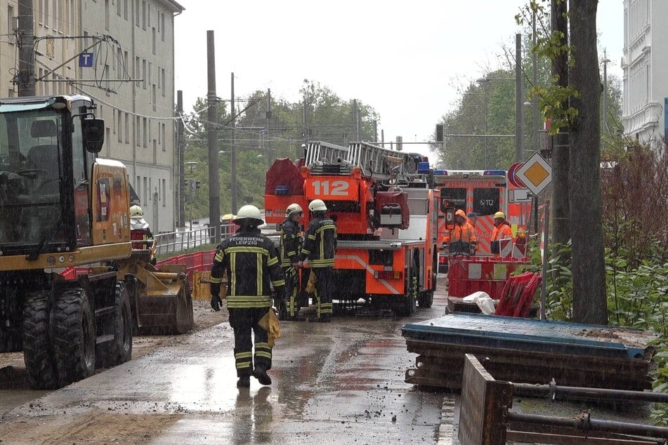 Feuerwehr und Rettungskräfte kamen am Mittwochnachmittag auf einer Leipziger Baustelle zum Einsatz.