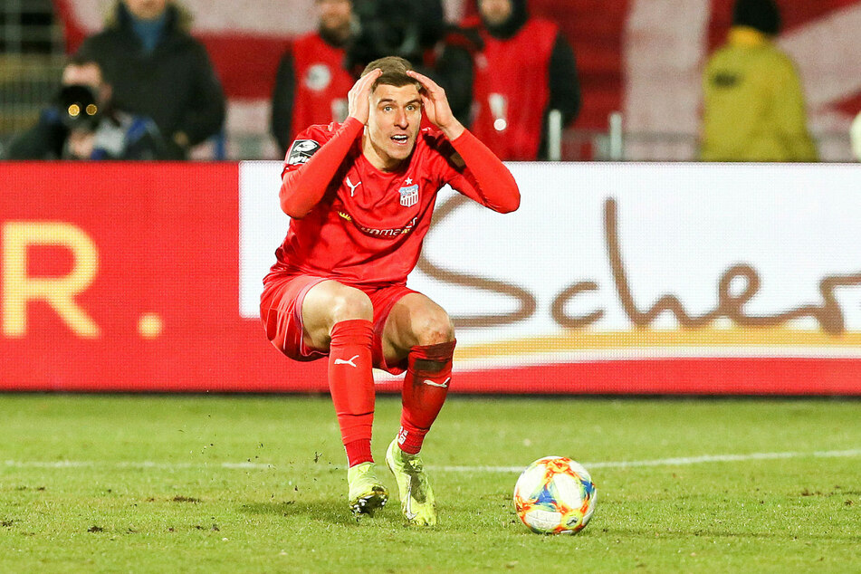 Mit einem Sieg bei Waldhof Mannheim am heutigen Samstag hätte der FSV Zwickau (hier Maurice Hehne, 23) den Klassenerhalt sicher in der Tasche.