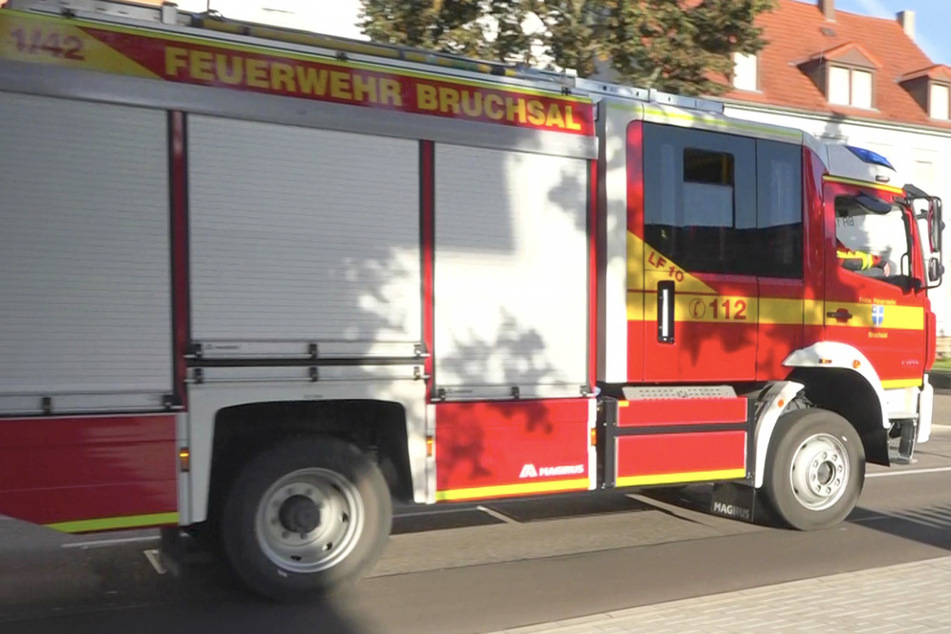 Brand in Bruchsaler Gefängnis: Feuerwehr rückt aus