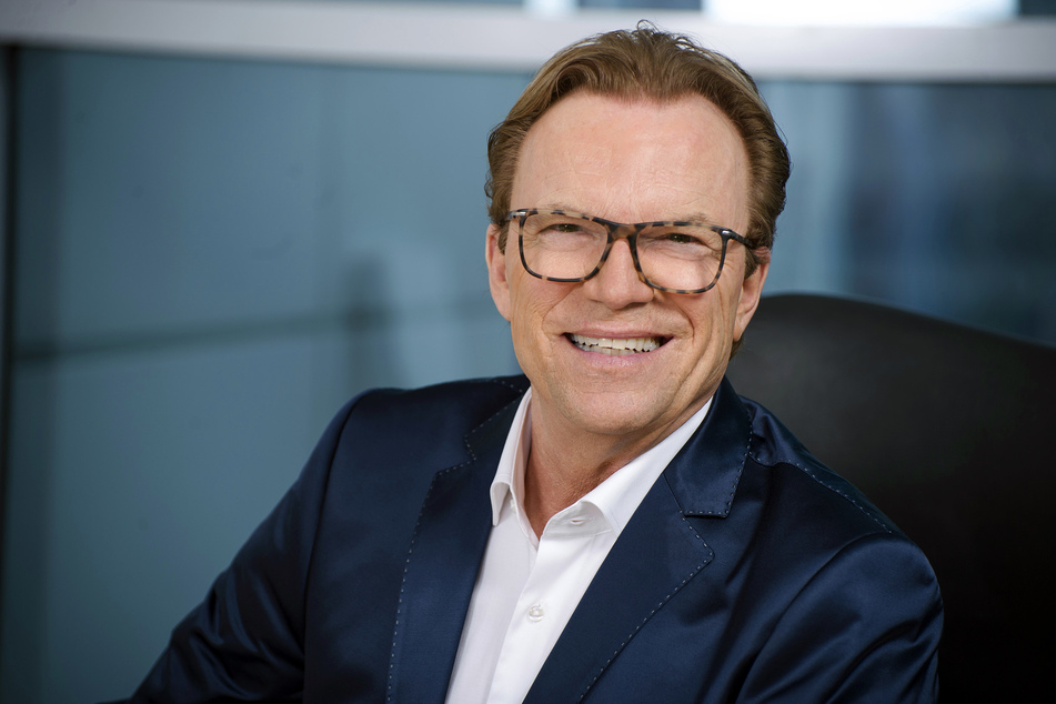"Die große Jubiläumsausgabe!" präsentiert Wolfgang Lippert (68).