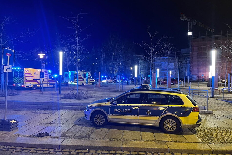 Am Silvesterabend kam es für Polizei und Rettungsdienst zum Großeinsatz am Koreanischen Platz in der Friedrichstadt.