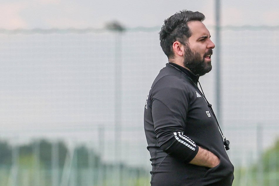 ¡Golpe de efecto! El club de segunda división se separa del entrenador jefe después de solo 13 días
