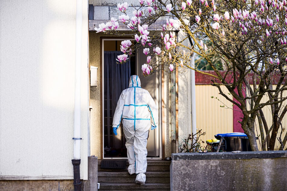 Die Spurensicherung bei der Arbeit.