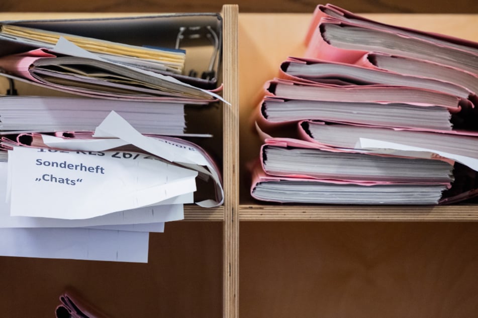 Die Akten stapeln sich bei den Behörden: Zahlreiche Missbrauchsfälle haben die Politik in Nordrhein-Westfalen nun zum Handeln gezwungen. (Symbolbild)