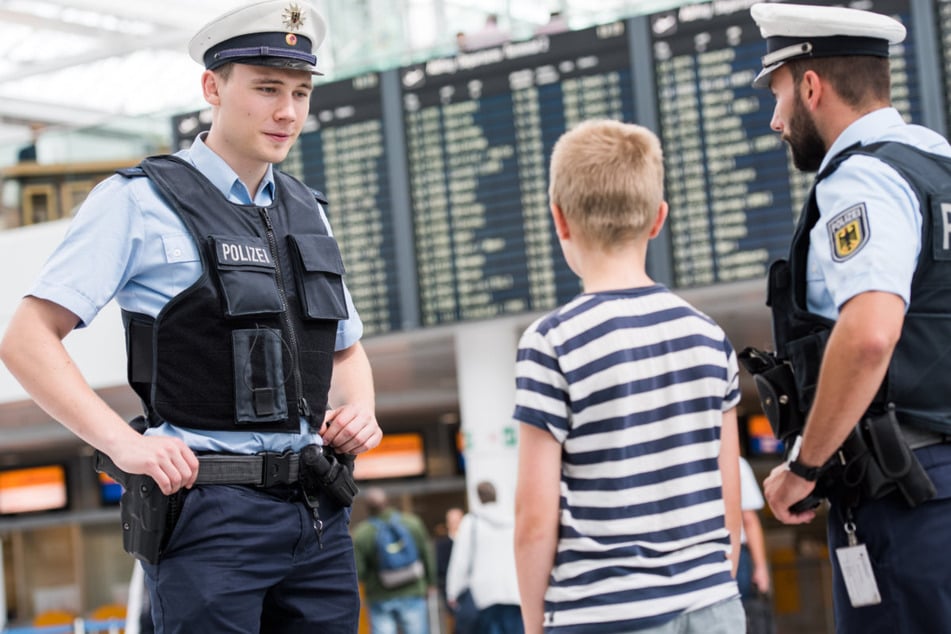 Beim Reisen mit Kindern sollten Verwandte und Freunde der Eltern besondere Regeln einhalten.