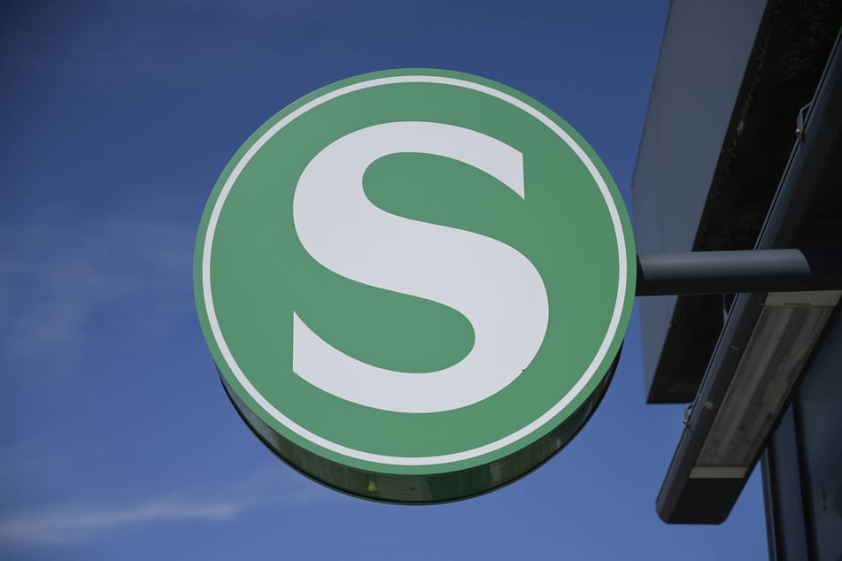 Prangt am Strehlener Platz künftig ein S-Bahn-Logo?