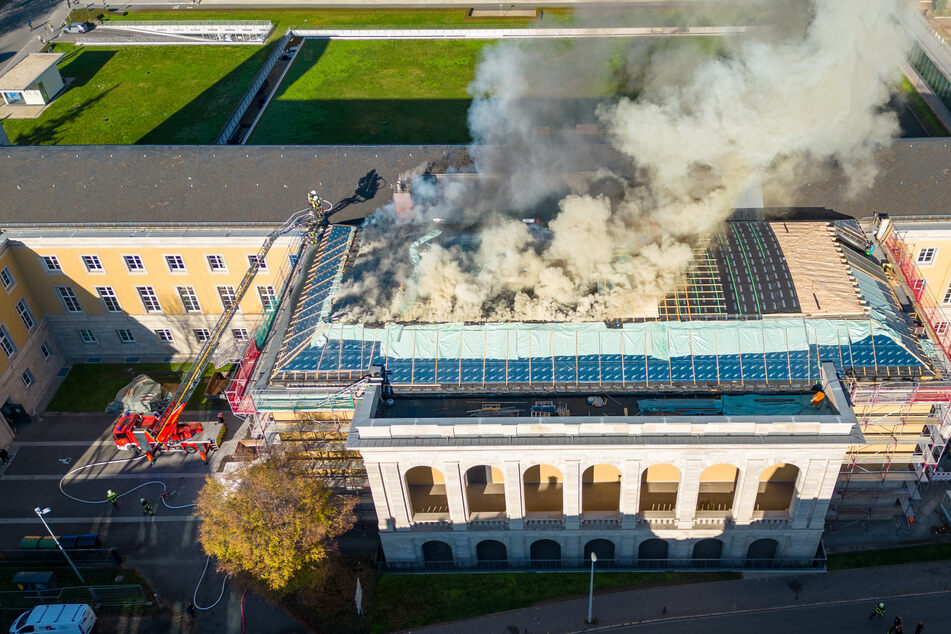 Großbrand in Weimar: Landesverwaltungsamt steht in Flammen