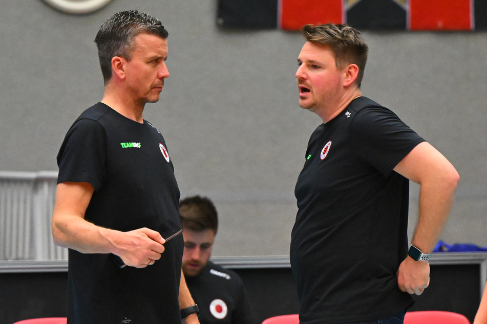 Mit dem ehemaligen Weltklasse-Libero Markus Steuerwald (33, r..) hat Coach Alexander Waibl (54, l.) einen neuen Co-Trainer an seiner Seite.