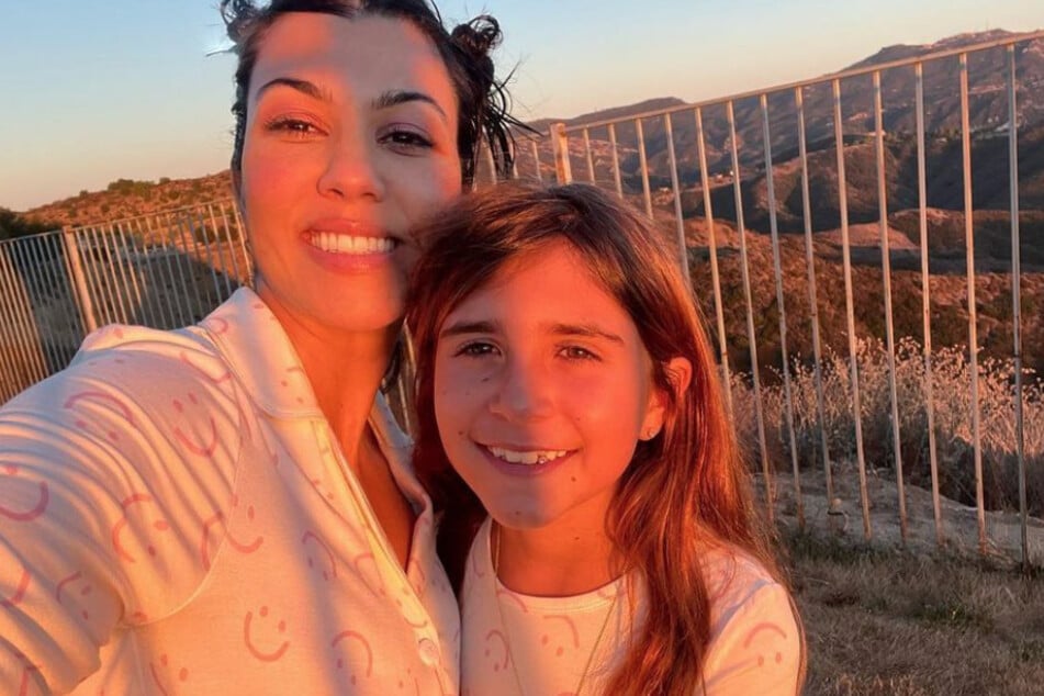 Kourtney Kardashian has explained why her daughter Penelope (r.) slept in her bed until she turned 11.