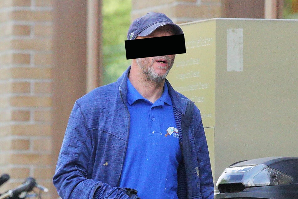 Maler Knut K. (50) muss für seine Pöbelei jenseits der Gürtellinie 4200 Euro zahlen.