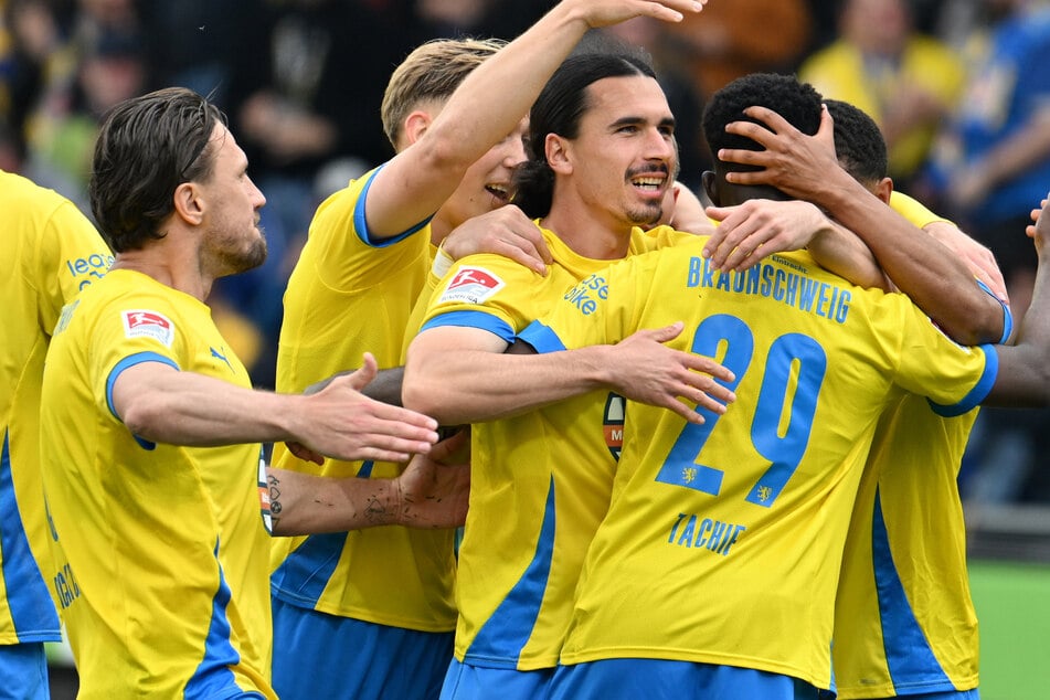 Braunschweigs Rayan Philippe (24, 3.v.r.) ist begehrt.