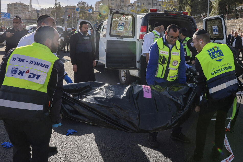 Jerusalem shooting sees Hamas claim responsibility and 3 dead