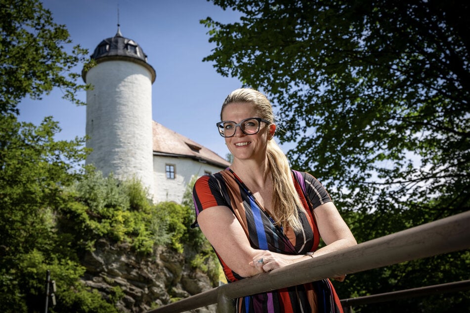 Susanne Schaper liebt ihre Heimatstadt Chemnitz. Im Schatten der Burg Rabenstein geht sie gern mit ihren Hunden spazieren.