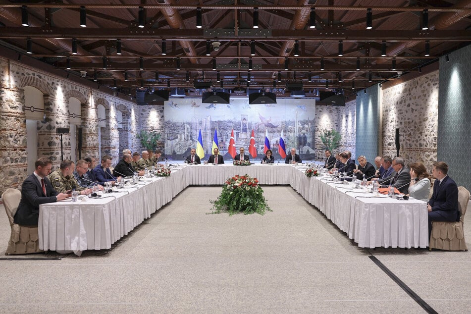 Delegationen der ukrainischen und der russischen Delegationen verhandelten im Mai unter Vermittlung der Türkei im Istanbuler Dolmabahce-Palast.