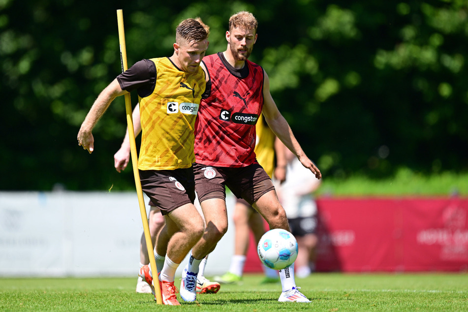 Die Vorfreude auf die Erstliga-Saison ist bei Eggestein groß. Im Trainingslager werden er und seine Mitspieler, hier Carlo Boukhalfa (24), ordentlich gefordert.