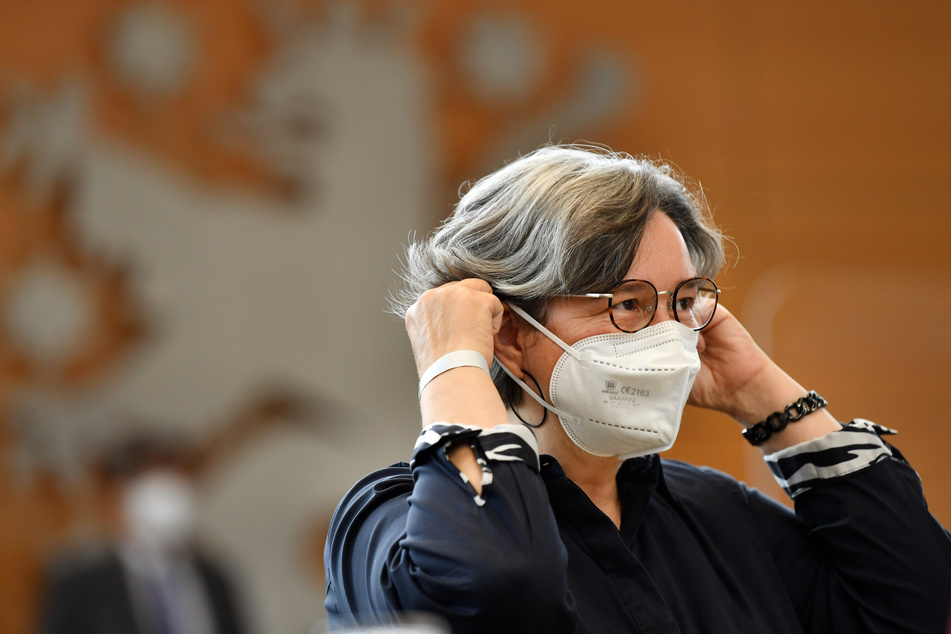 Thüringens Gesundheitsministerin Heike Werner (53, Linke) hat trotz sinkender Inzidenz das Maske-Tragen in Innenräumen empfohlen.