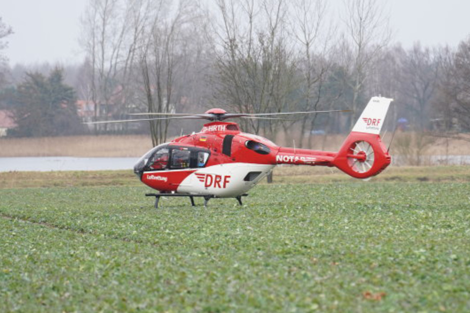 Der Notarzt wurde per Rettungshelikopter aus Dresden eingeflogen.